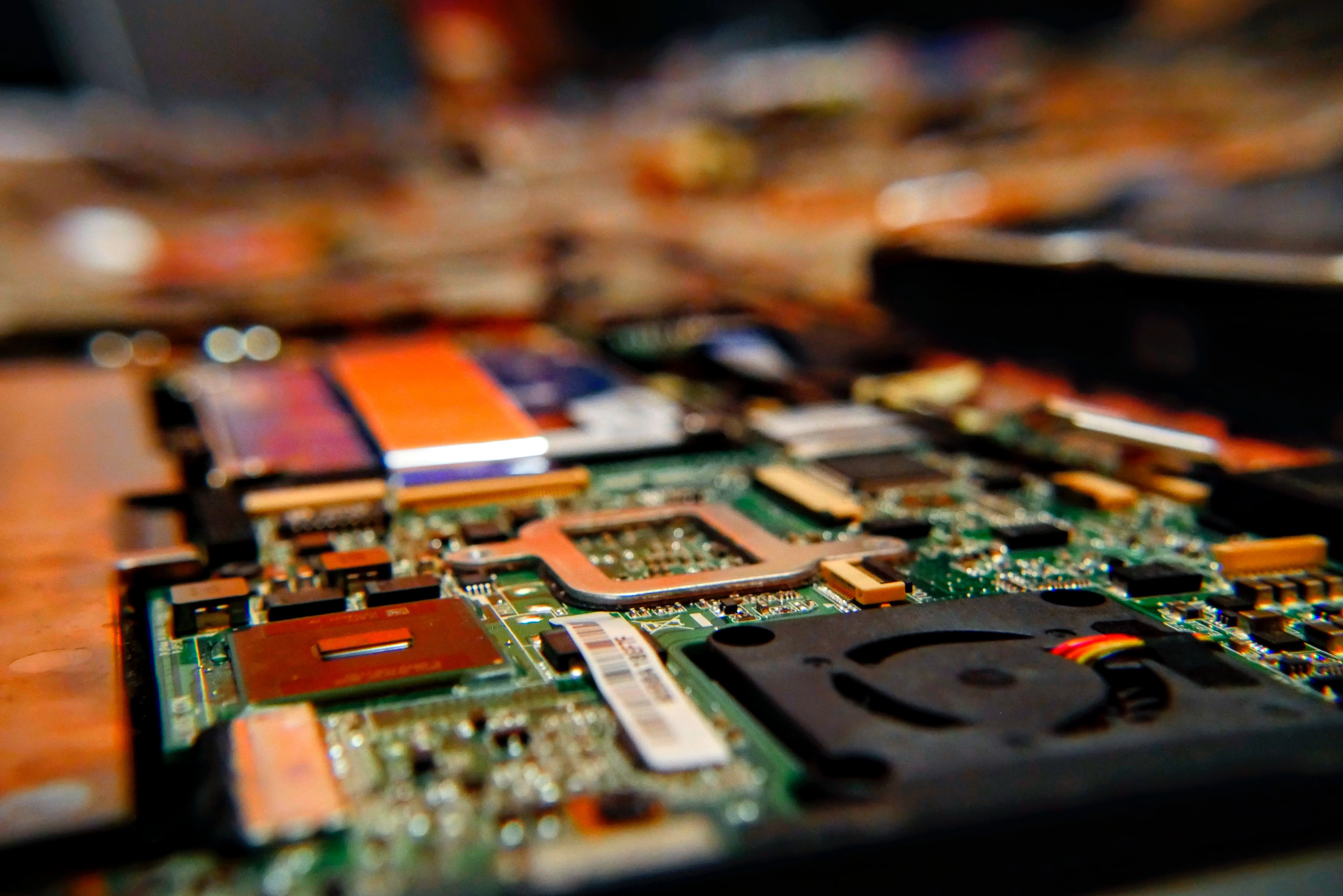Circuitos Elétricos e Eletrónicos circuitos-eletricos-eletronicos